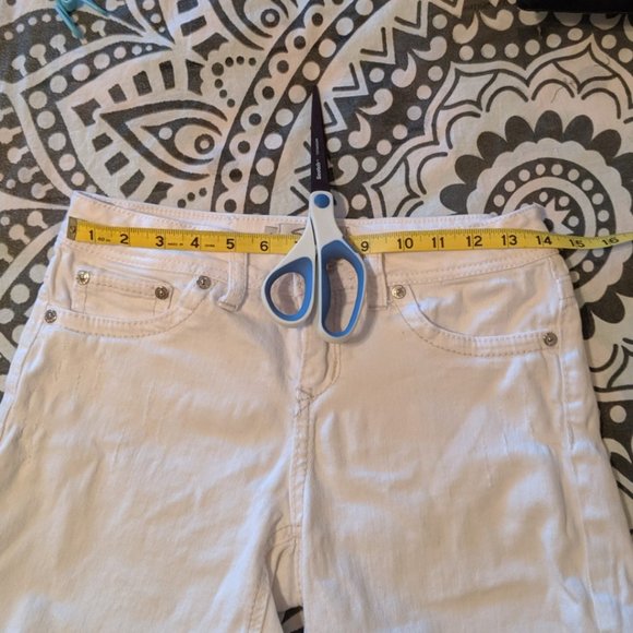 3/$20 / Seven7 / White Denim Shorts - Picture 6 of 8